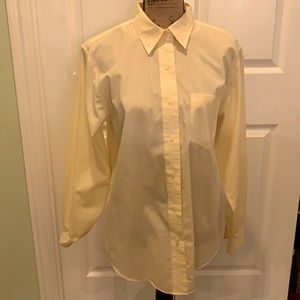 Foxcroft cotton/poly blend button up blouse.